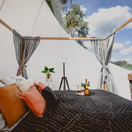 Οργανωμένο κάμπινγκ Golden Glamping Nad Narwia
