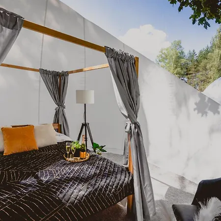 Οργανωμένο κάμπινγκ Golden Glamping Nad Narwia *